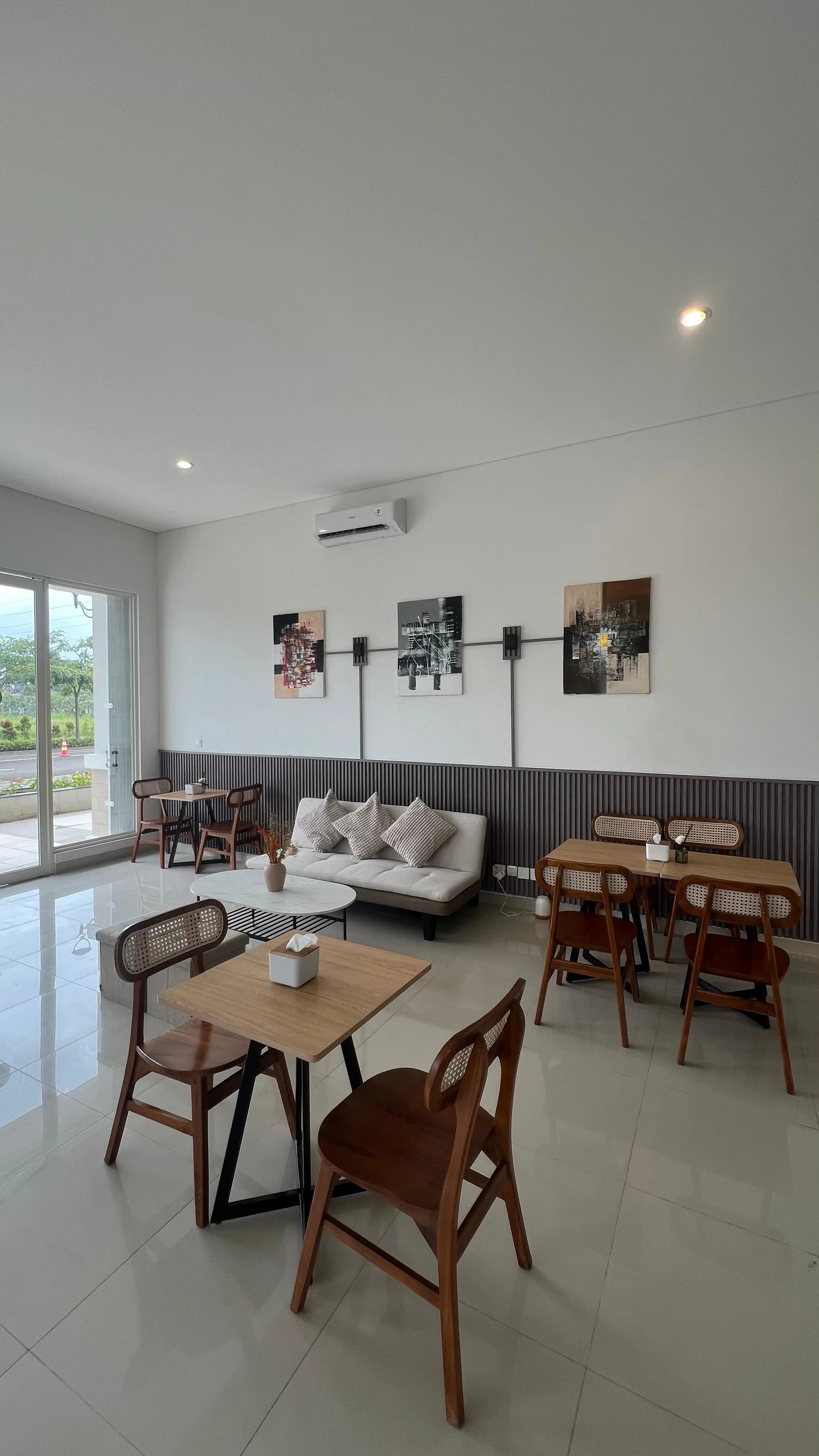 Nunaca Coffee and Pastry 5