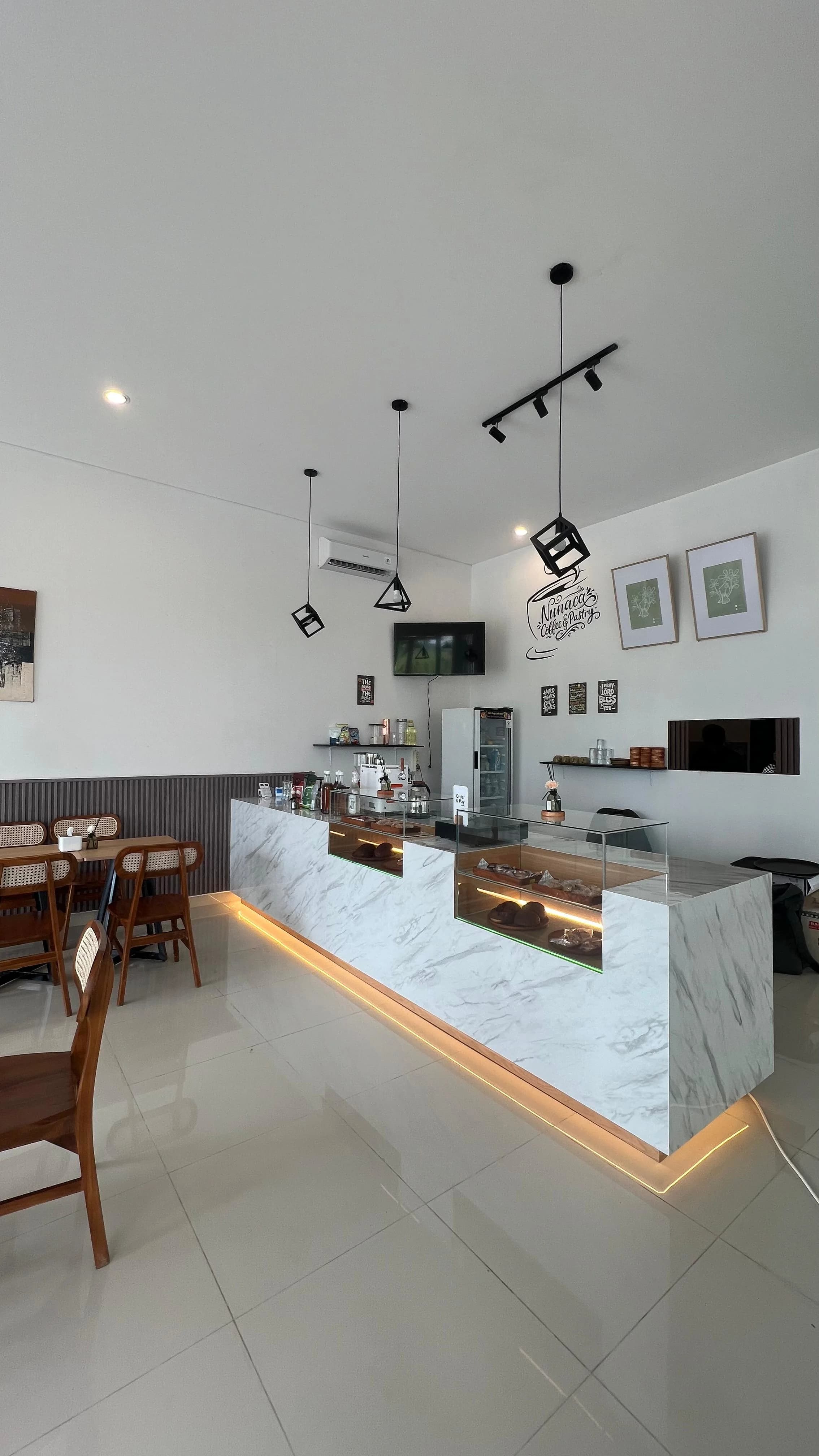 Nunaca Coffee and Pastry 6
